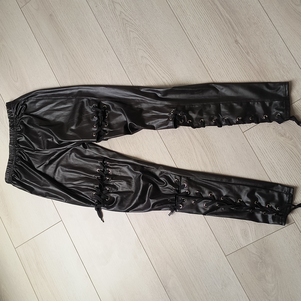Black shiney leggings
